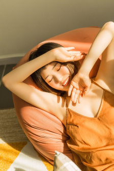 有一根又黑又硬的蘑菇头